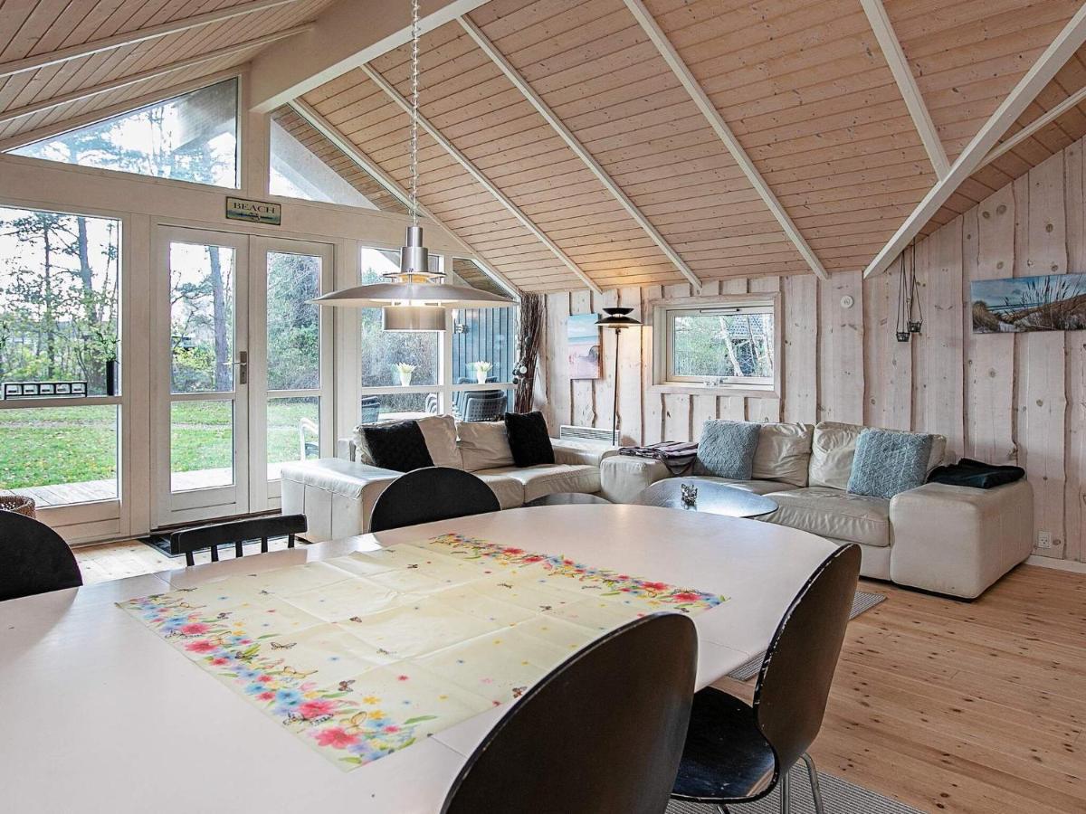 Four-Bedroom Holiday Home In Vaeggerlose 8 Bøtø By エクステリア 写真