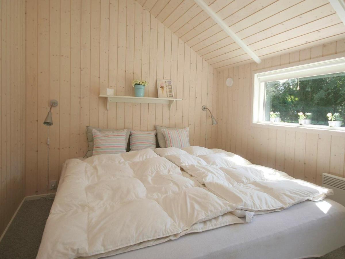 Four-Bedroom Holiday Home In Vaeggerlose 8 Bøtø By エクステリア 写真